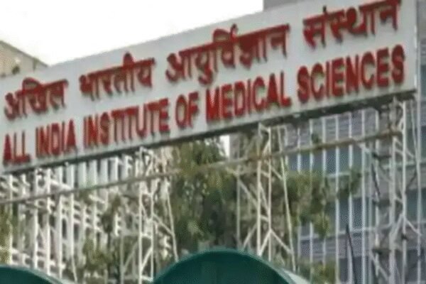 AIIMS Raipur nurse develops patented respiratory device to curb airborne infections, ET HealthWorld AIIMS Raipur nurse develops patented respiratory device to curb airborne infections, ET HealthWorld