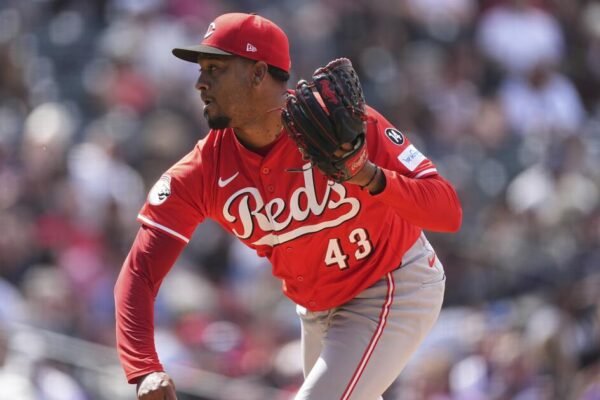 Dodgers acquire former All-Star closer Alexis Díaz in Reds trade Dodgers acquire former All-Star closer Alexis Díaz in Reds trade