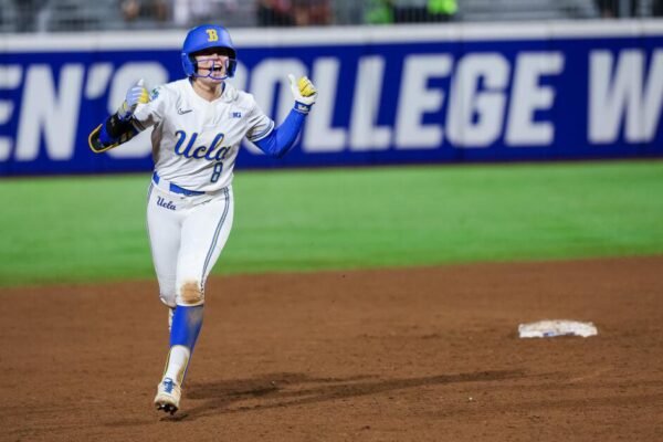 UCLA defeats Oregon on walk-off homer at Women’s College World Series UCLA defeats Oregon on walk-off homer at Women's College World Series