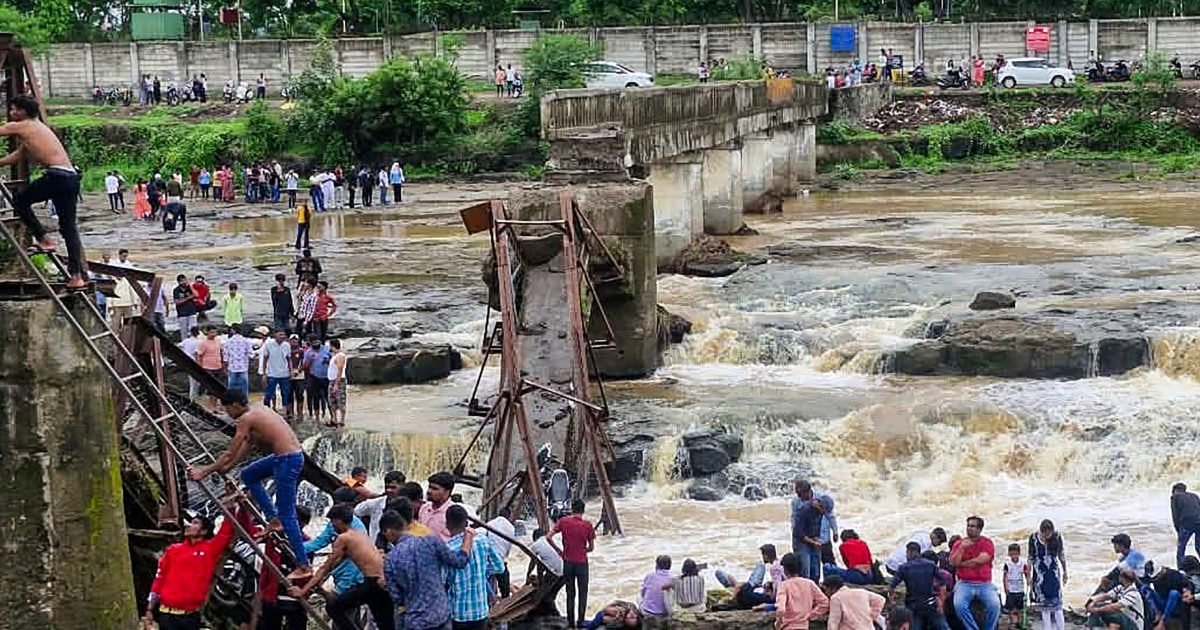 2 killed and 32 injured when a bridge collapses at a tourist destination in western India