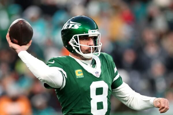 Aaron Rodgers to sign with Steelers after months of flirtation Aaron Rodgers to sign with Steelers after months of flirtation