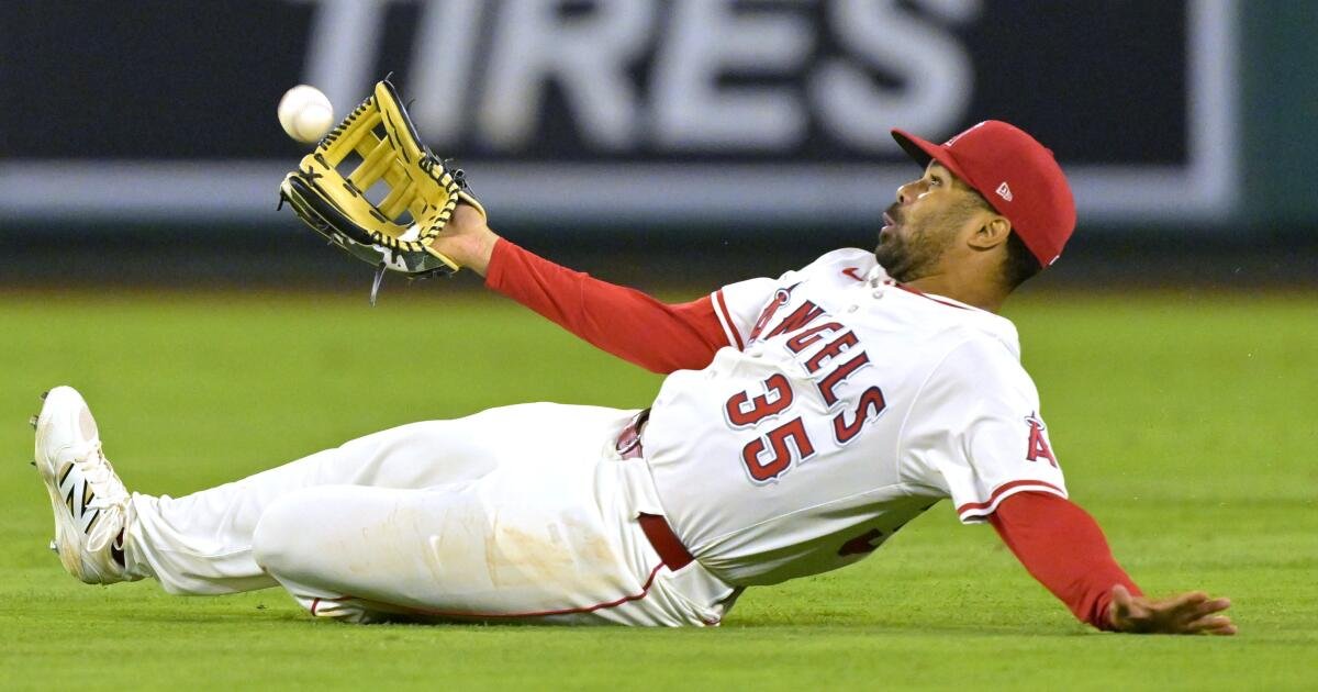 Angels fail to capitalize on chances in loss to Nationals