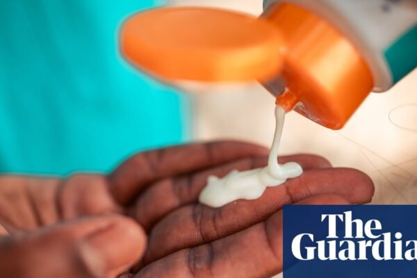 As a heatwave approaches, experts say US sunscreens are less effective than those abroad | US news As a heatwave approaches, experts say US sunscreens are less effective than those abroad | US news