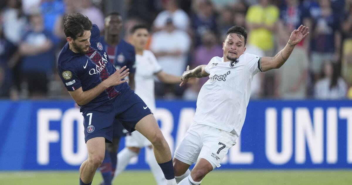 Botafogo shocks Paris Saint-Germain in FIFA Club World Cup upset