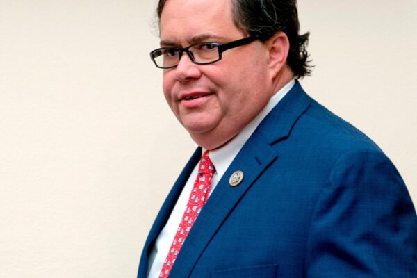 Ex-Texas US Rep. Blake Farenthold, who left office amid harassment allegations, dies at 63 Ex-Texas US Rep. Blake Farenthold, who left office amid harassment allegations, dies at 63