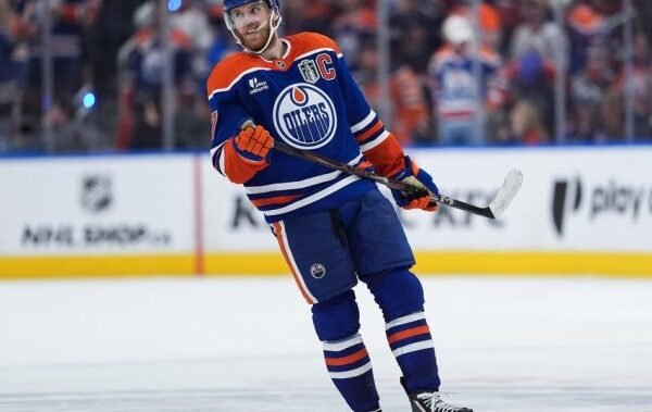 Fans in McDavid’s hometown show their support Fans in McDavid’s hometown show their support