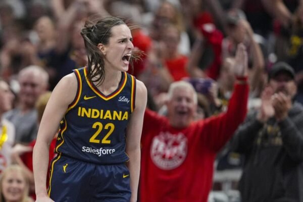 Fever’s Caitlin Clark pushes and gets pushed during testy win over Sun Fever's Caitlin Clark pushes and gets pushed during testy win over Sun