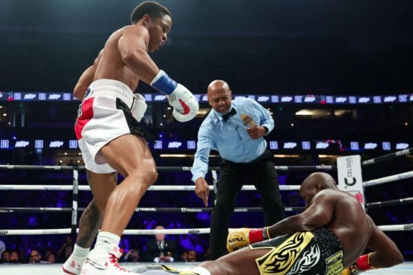 Floyd Schofield brushes off negativity to score thunderous knockout of Tevin Farmer in less than a minute Floyd Schofield brushes off negativity to score thunderous knockout of Tevin Farmer in less than a minute
