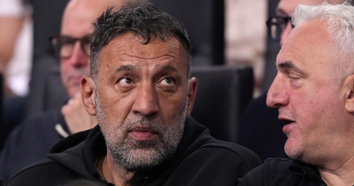 Former NBA great Vlade Divac breaks hip in motorcycle accident