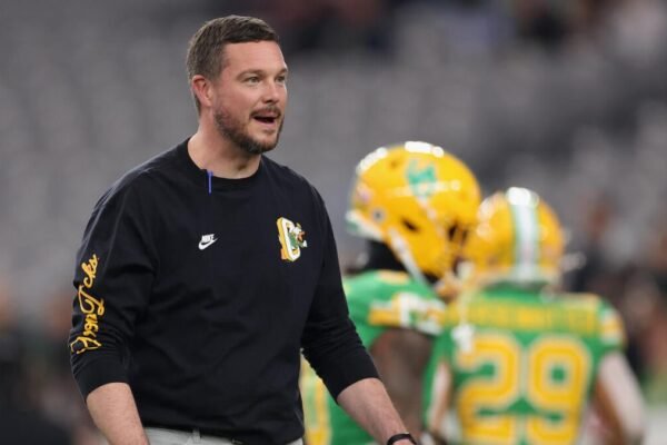 Jett Washington commits to Oregon: Five-star safety, nephew of Kobe Bryant, tops Ducks’ 2026 recruiting class Jett Washington commits to Oregon: Five-star safety, nephew of Kobe Bryant, tops Ducks' 2026 recruiting class