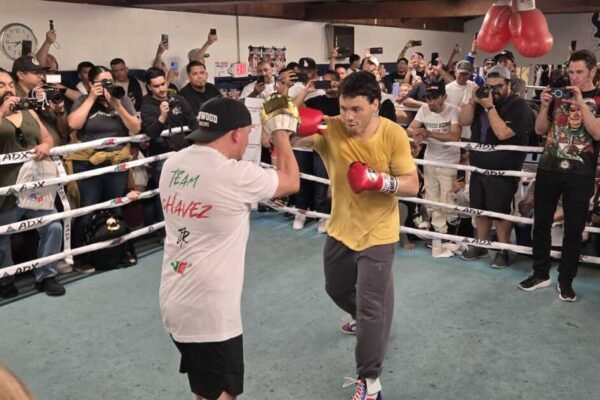 Julio César Chávez Jr. defies fear, trains in L.A. affected by ICE Julio César Chávez Jr. defies fear, trains in L.A. affected by ICE