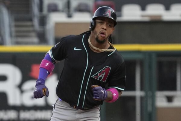 Ketel Marte in tears after being heckled about late mother Ketel Marte in tears after being heckled about late mother