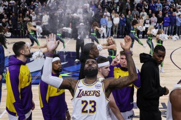 Lakers trade with Chicago Bulls to move up in NBA draft Lakers trade with Chicago Bulls to move up in NBA draft