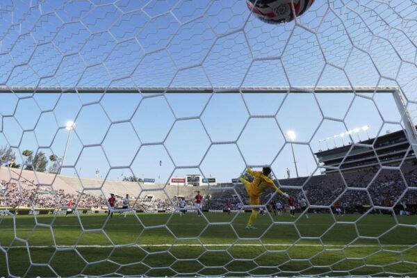 Monterrey beats Urawa at the Rose Bowl, advances in Club World Cup Monterrey beats Urawa at the Rose Bowl, advances in Club World Cup