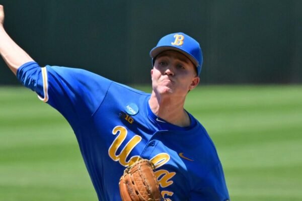 NCAA super regionals: UCLA baseball surges late to win Game 1 NCAA super regionals: UCLA baseball surges late to win Game 1