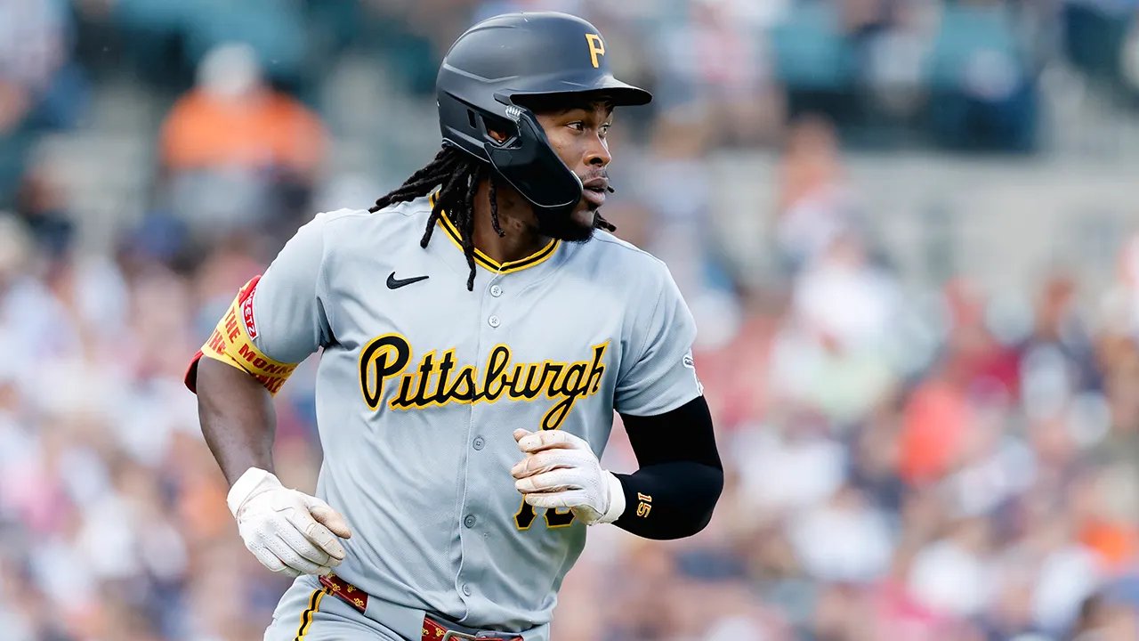 Pirates' Oneil Cruz gets taken out of game