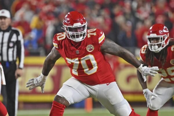 Rams bolster offensive line by signing veteran D.J. Humphries Rams bolster offensive line by signing veteran D.J. Humphries