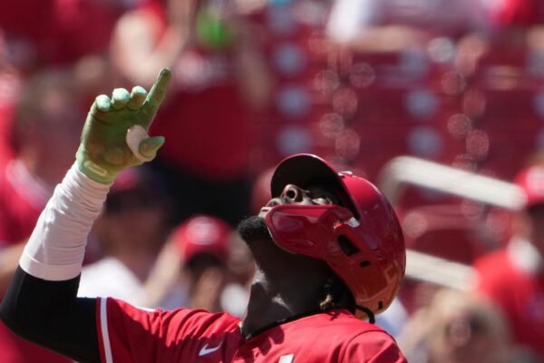 Reds’ Elly De La Cruz and Mariners reliever Trent Thornton fall ill while playing in extreme heat Reds' Elly De La Cruz and Mariners reliever Trent Thornton fall ill while playing in extreme heat