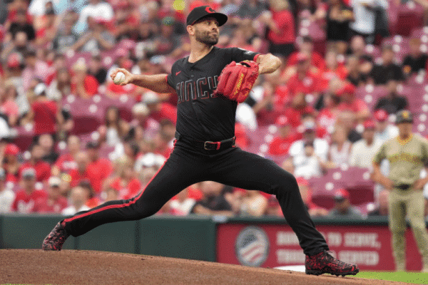 Reds’ Nick Martinez loses no-hitter against the Padres in the ninth inning, flirting with season’s first no-no Reds' Nick Martinez loses no-hitter against the Padres in the ninth inning, flirting with season's first no-no