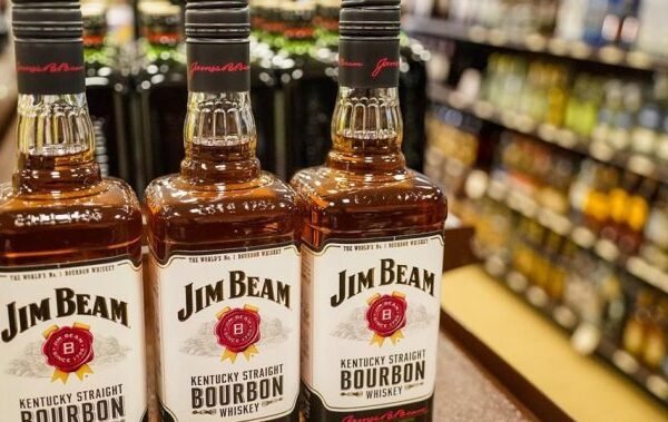Saskatchewan to join Alberta in buying American booze, months after tariff war pause