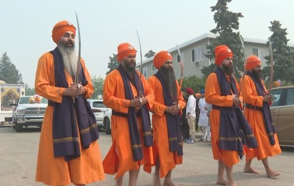 Sikh Society’s Khalsa Parade continues despite smoky conditions – Regina Sikh Society’s Khalsa Parade continues despite smoky conditions - Regina