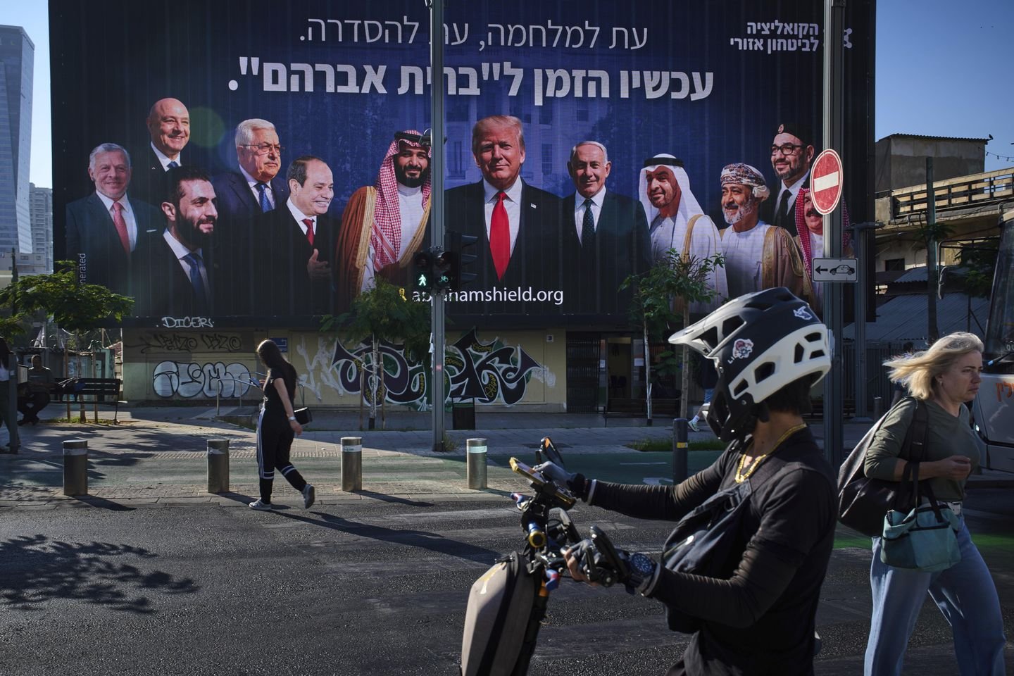 Trump seizes momentum from ceasefire deal to expand peace in Middle East