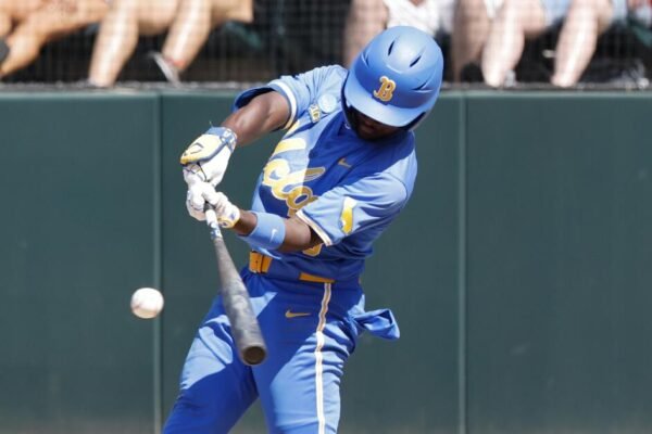UCLA baseball defeats UC Irvine to advance to NCAA super regionals UCLA baseball defeats UC Irvine to advance to NCAA super regionals