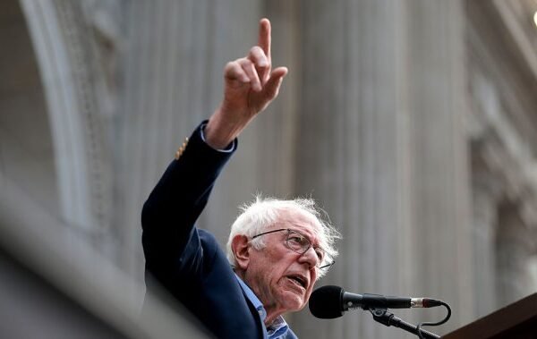 Video shows moment Bernie Sanders learned of U.S. strikes on Iran – National Video shows moment Bernie Sanders learned of U.S. strikes on Iran - National