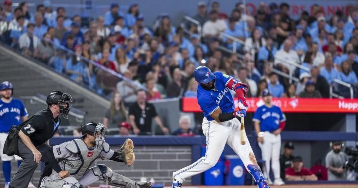 Blue Jays rally in sixth to edge Yankees 5-4